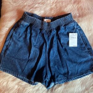 Nwt Good American dark wash denim pull on shorts size 2